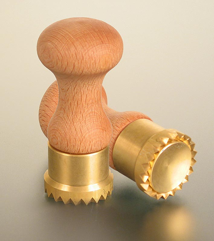 Ausstecher Ravioli, Holz/Messing, rund mit gezacktem Rand, 38 mm, 1 St