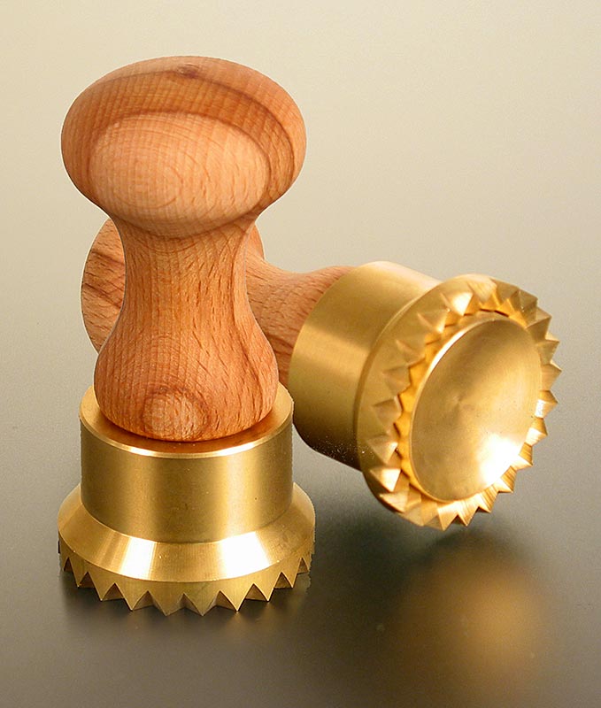 Ausstecher Ravioli, Holz/Messing, rund mit gezacktem Rand, 50 mm, 1 St