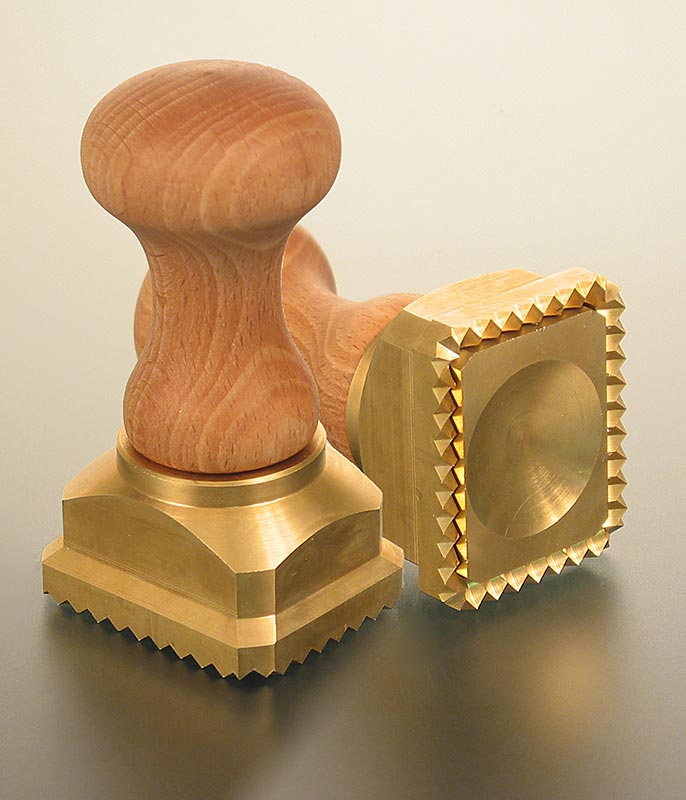 Ausstecher Ravioli, Holz/Messing, rechteckig mit gezacktem Rand, 45x55 mm, 1 St
